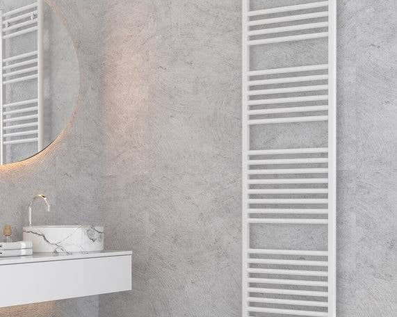Badheizkörper kaufen – weißer Handtuchheizkörper im Badezimmer