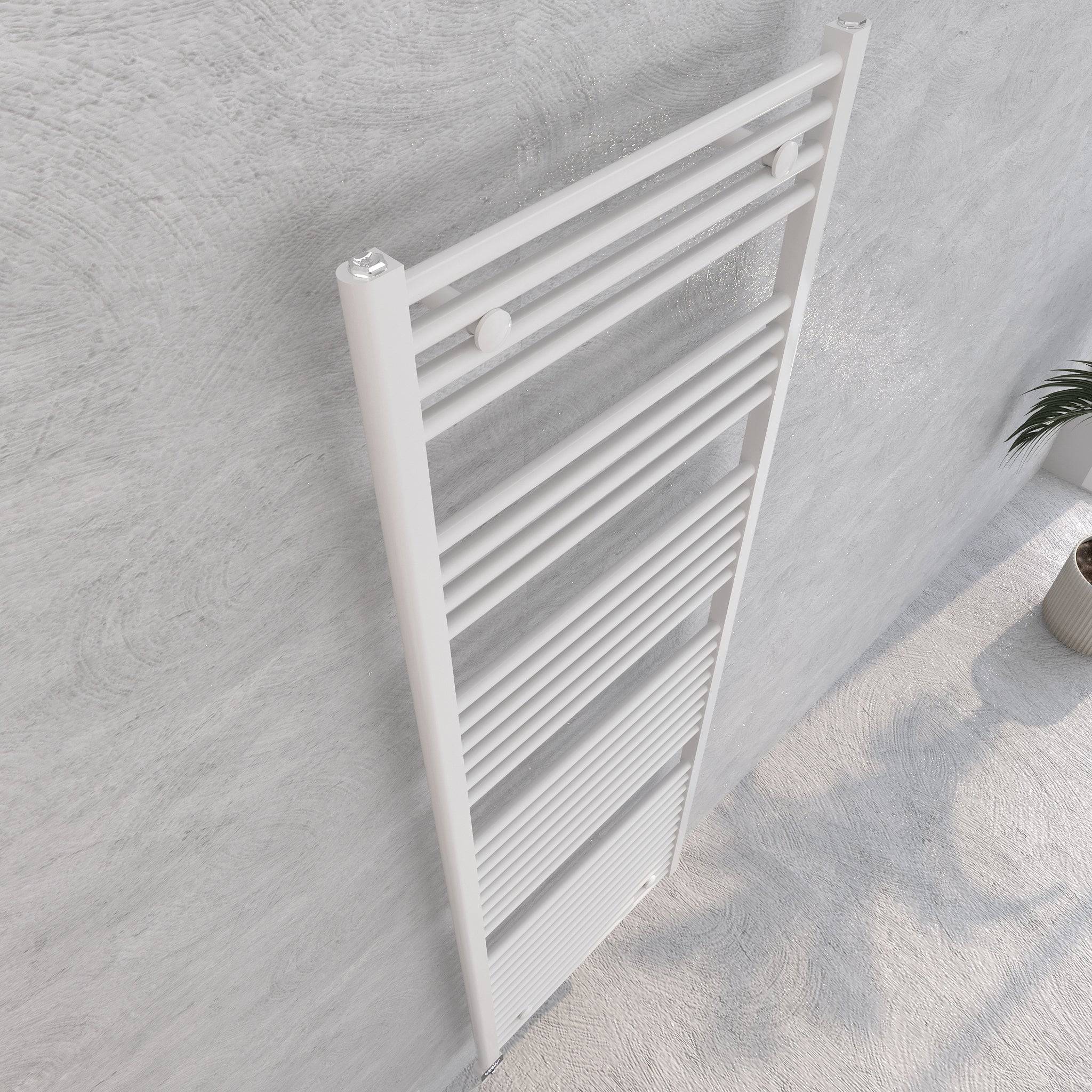 Nahaufnahme des Hera Elektroheizkörpers in Weiß. Modernes Design mit pulverbeschichteter Oberfläche für langlebige Nutzung im Badezimmer.